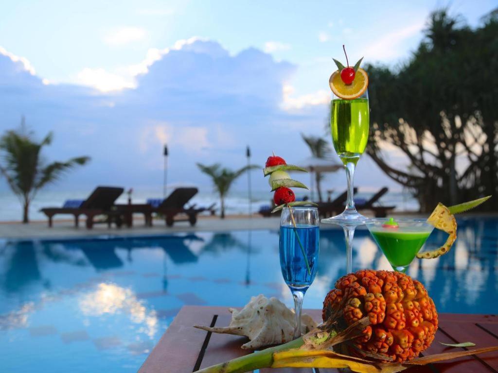 Whispering Palms Hotel Bentota Exterior photo