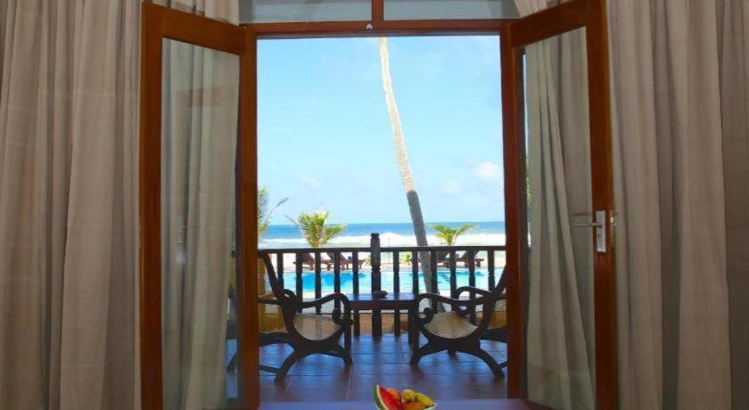 Whispering Palms Hotel Bentota Exterior photo