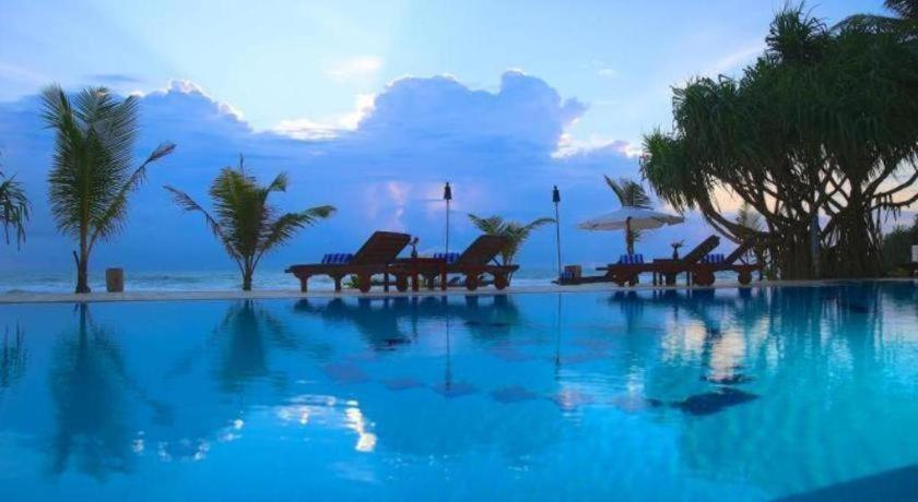 Whispering Palms Hotel Bentota Exterior photo