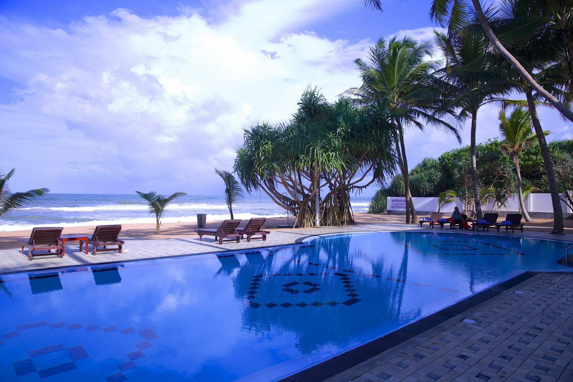 Whispering Palms Hotel Bentota Exterior photo